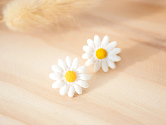 Handmade daisy clay stud earrings, hypoallergenic and lightweight
